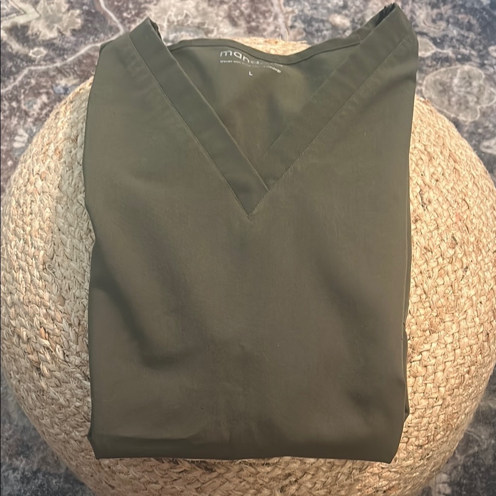 Women’s mandala scrub top size L